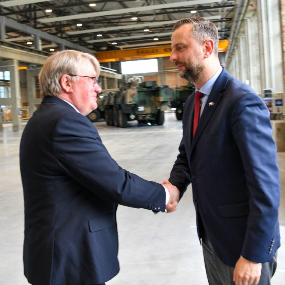 Kluczowe wozy wsparcia dla pancerniaków. Rosomak S.A. z kontraktami na blisko 900 mln zł w ramach SAFE