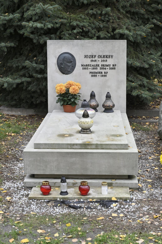 Tu spoczywa Józef Oleksy
