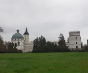 Jesienny spacer po parku zamkowym w Krasiczynie