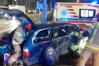 Dramatyczny wypadek we Wrocławiu. Strażacy wycinali rannych z aut! Ogromne utrudnienia