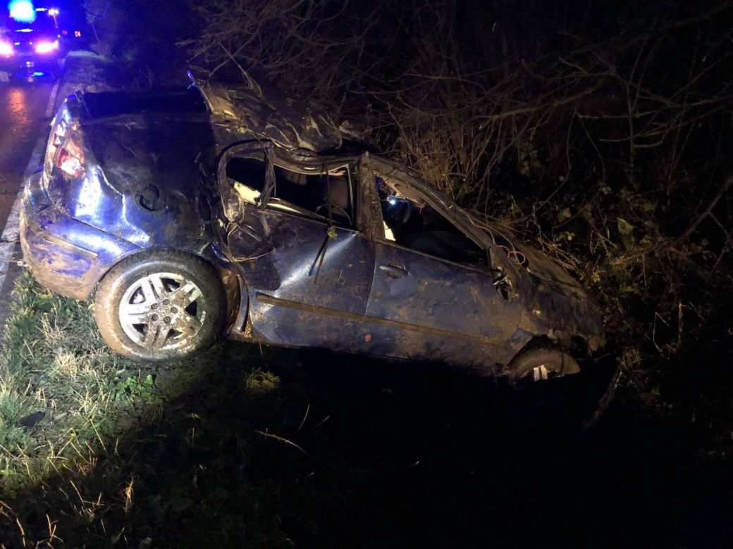 Ledwo zrobił prawo jazdy i już mógł ZGINĄĆ! Osiemnastolatek DACHOWAŁ w Podobinie
