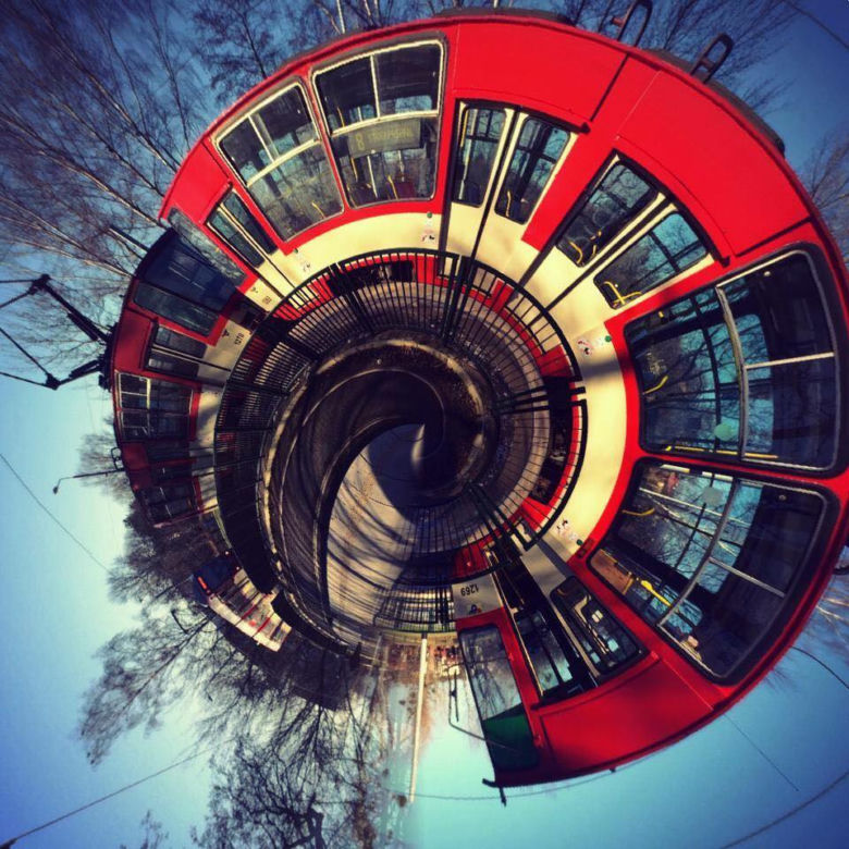 Zakręcony tramwaj w Gdańsku.