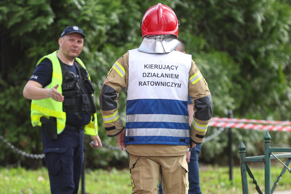 Rabka-Zdrój. Trzy osoby, w tym sześcioletnie dziecko, zginęły przygniecione przez powalone pod naporem wiatru drzewo