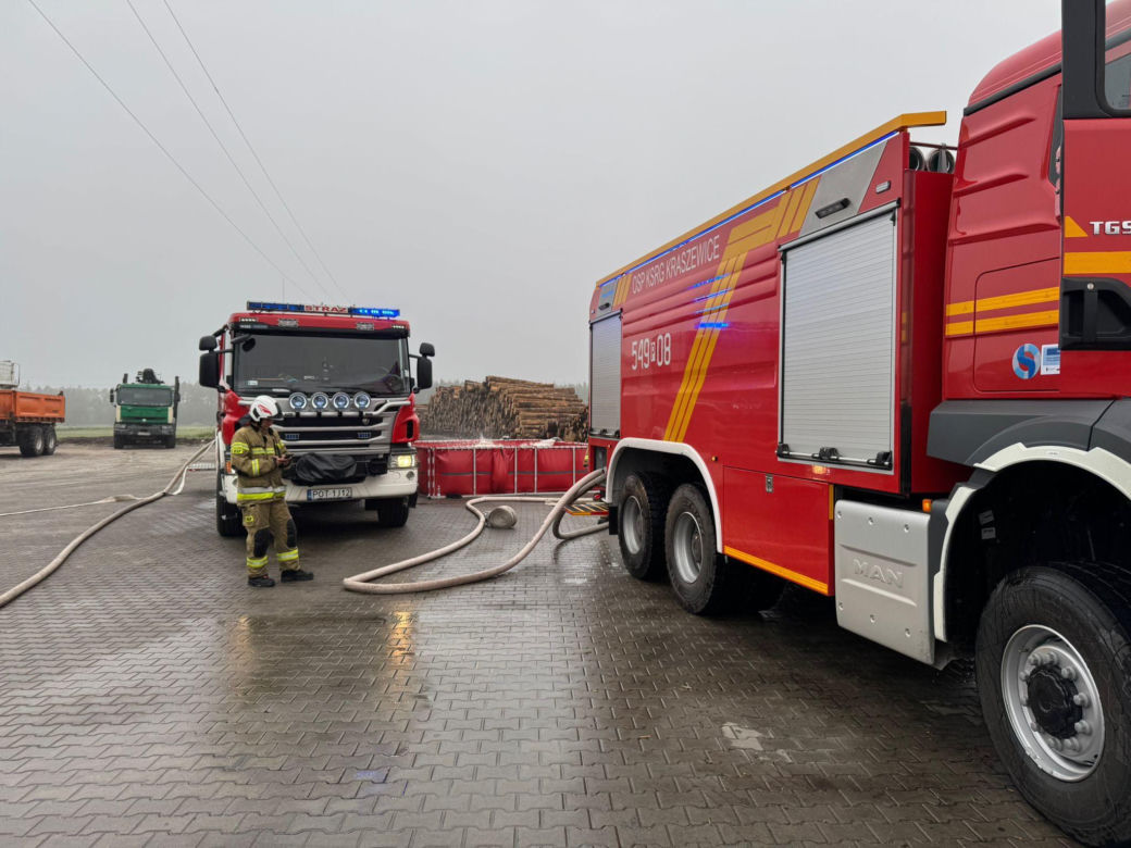 Gigantyczny pożar w Wielkopolsce! Płonie magazyn energii, ewakuowano 65 osób