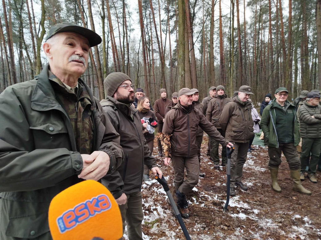 W akcji sadzenia lasu z okazji 80-lecia Nadleśnictwa Siedlce uczestniczyło ponad sto osób