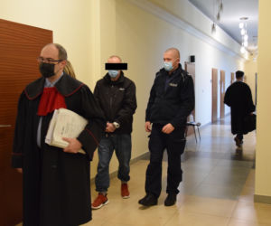 16-latek zgwałcony w opuszczonym internacie w Pustkowie-Osiedlu. Ruszył proces [ZDJĘCIA]