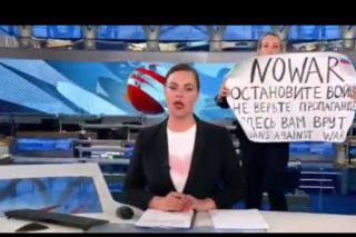 Nie dla wojny. Rosyjska dziennikarka protestowała na wizji. Została zatrzymana [WIDEO]
