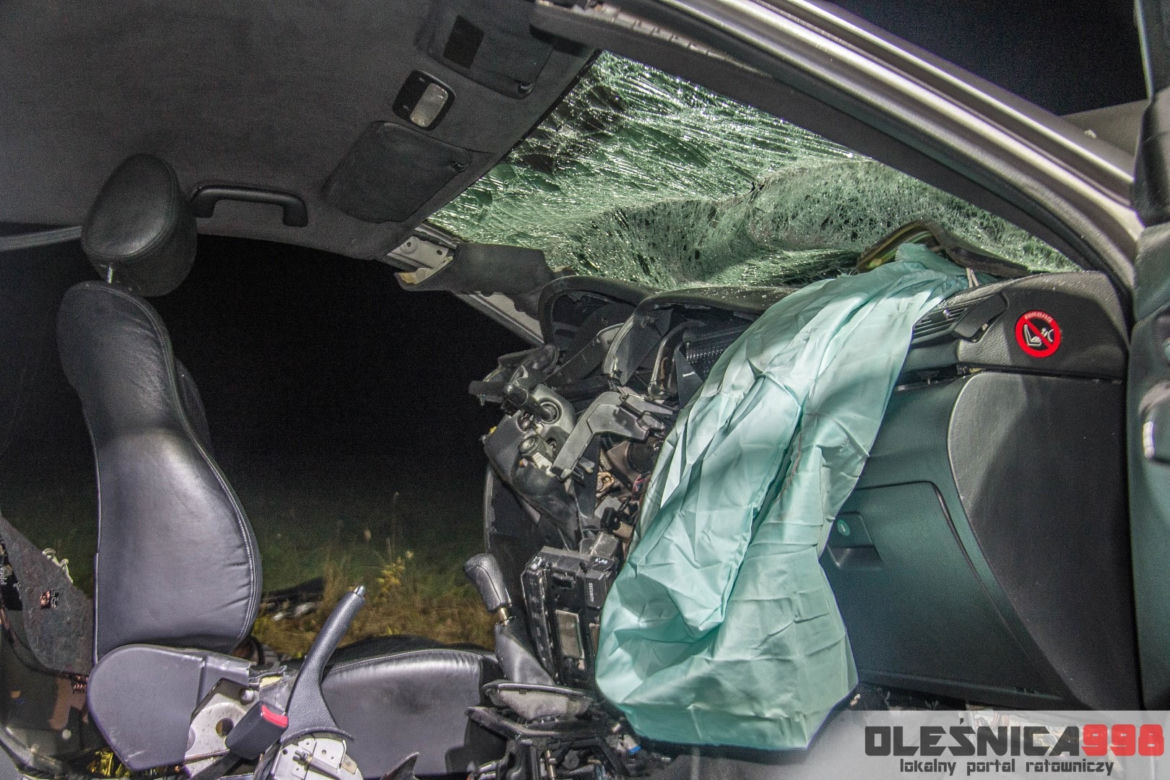Toyota zderzyła się czołowo z ciężarówką