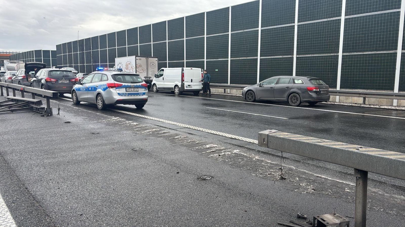 Wypadek na autostradzie A4! Kobieta straciła panowanie nad autem, dziecko trafiło do szpitala