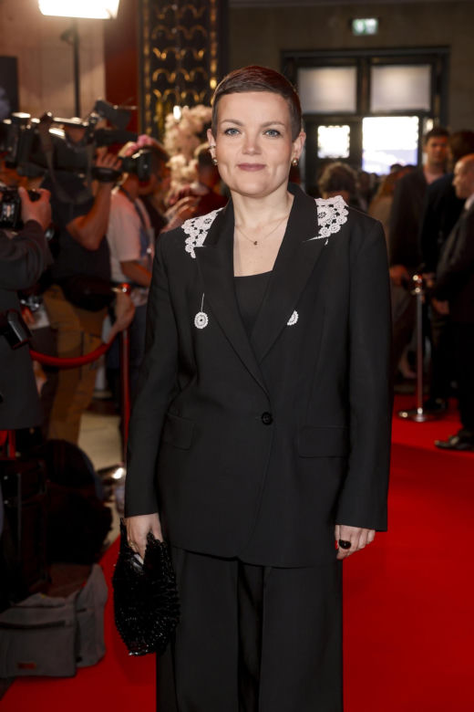 Ministra kultury zachwyciła elegancją na premierze filmu "Ojczyzna"