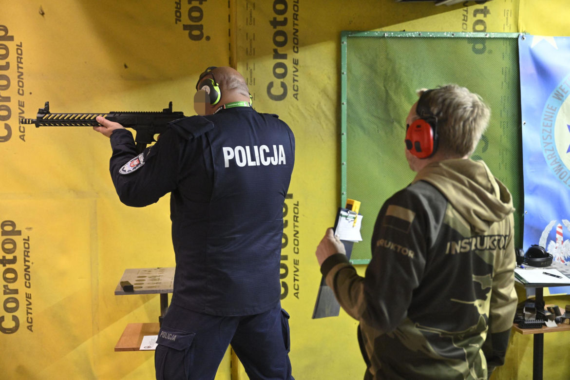 Zawody strzeleckie w Warszawie. Z bronią weterani, funkcjonariusze i żołnierze