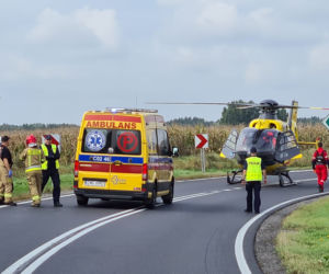 Motocyklista wypadł z drogi i wylądował w rowie! Koszmarny wypadek na DK 25  