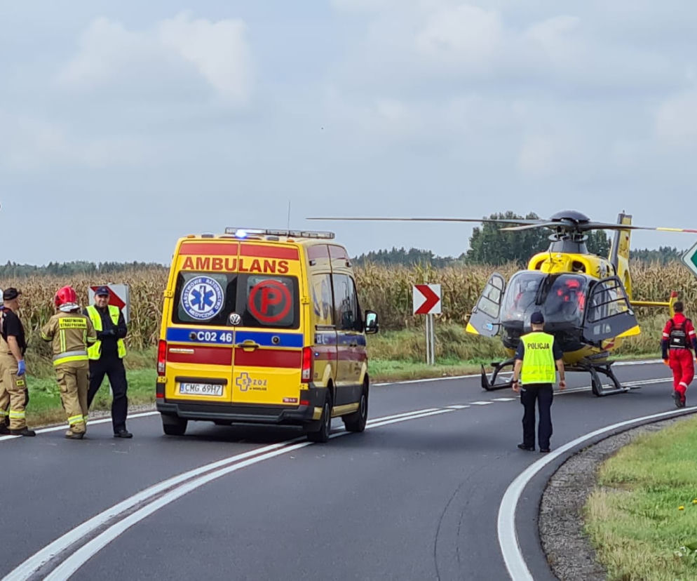 Motocyklista wypadł z drogi i wylądował w rowie! Koszmarny wypadek na DK 25  
