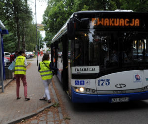Ewakuacja w Kołobrzegu. Saperzy wyciągają bomby z Bałtyku