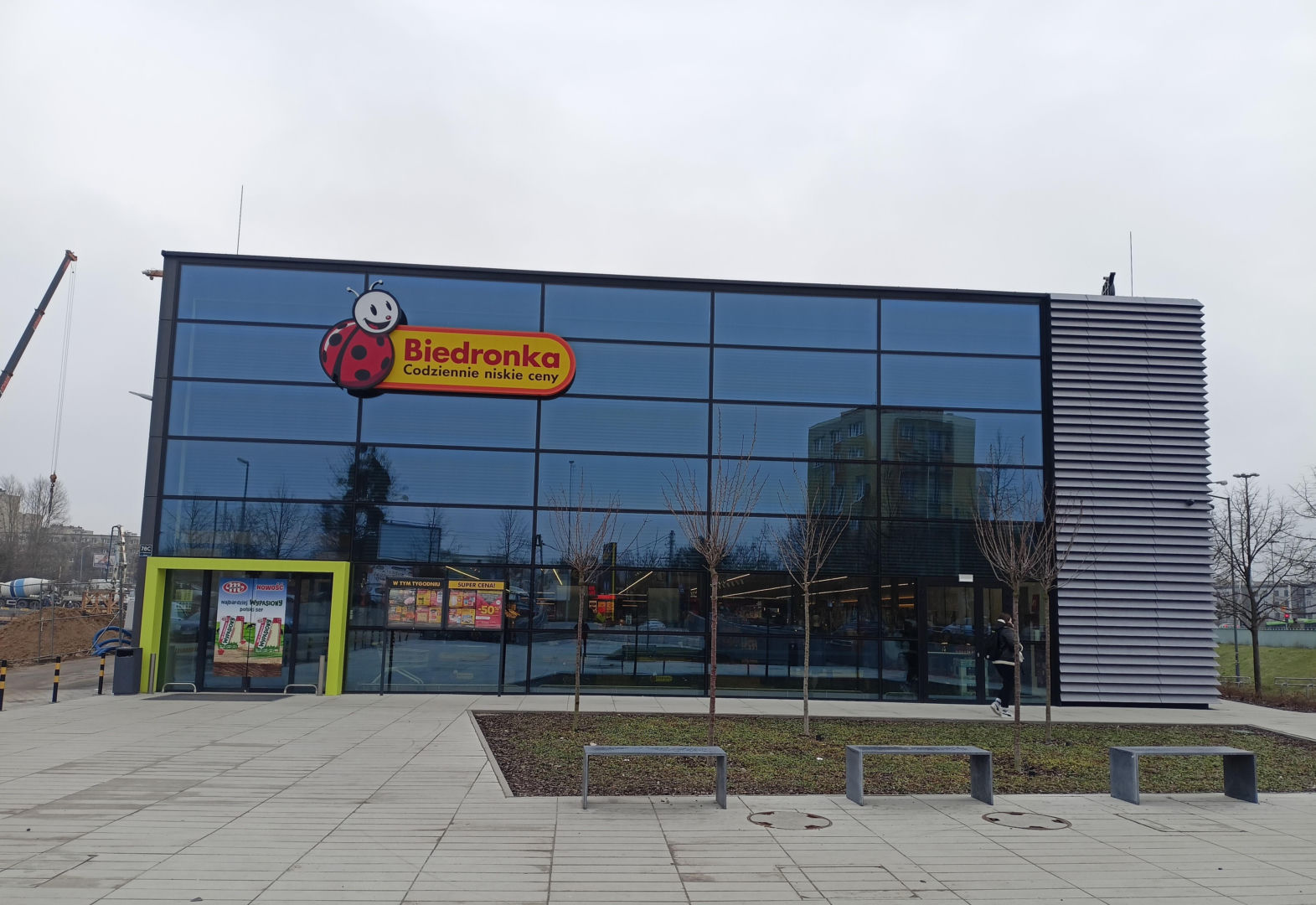 Photo: superbiz.se.pl Biedronka and Lidl Extend Store Hours Ahead of August 15 Holiday