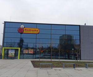 Biedronka zmienia godziny otwarcia przed weekendem. Jest komunikat dla klientów
