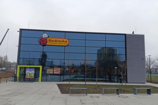 Biedronka zmienia godziny otwarcia przed weekendem. Jest komunikat dla klientów