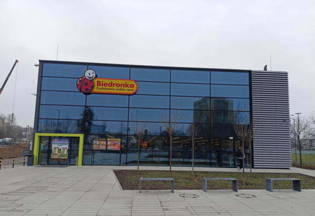 Biedronka zmienia godziny otwarcia przed weekendem. Jest komunikat dla klientów