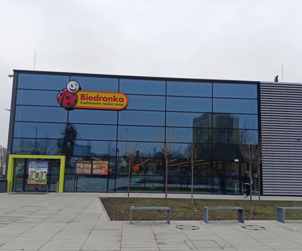 Biedronka zmienia godziny otwarcia przed weekendem. Jest komunikat dla klientów