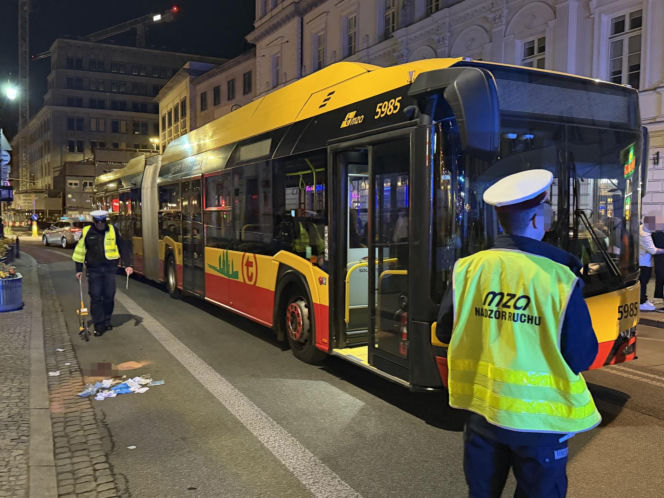 Autobus potrącił kobietę na Nowym Świecie