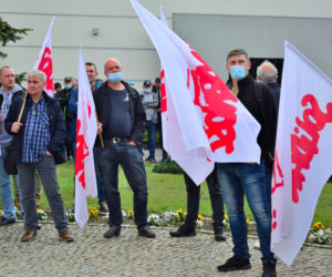 Pikieta w MAN-ie. Związkowa Solidarność w MAN BUS nadal protestuje!