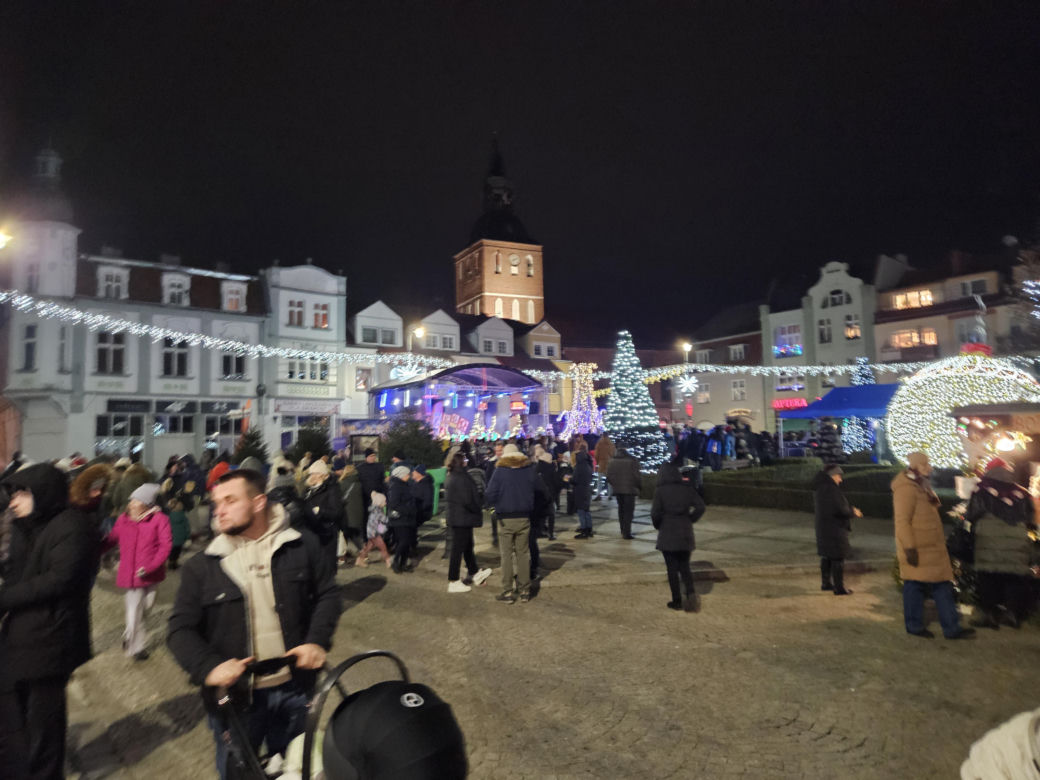 Jarmark Świąteczny w Biskupcu. Na scenie wystąpił zespół Arka Noego [ZDJĘCIA]