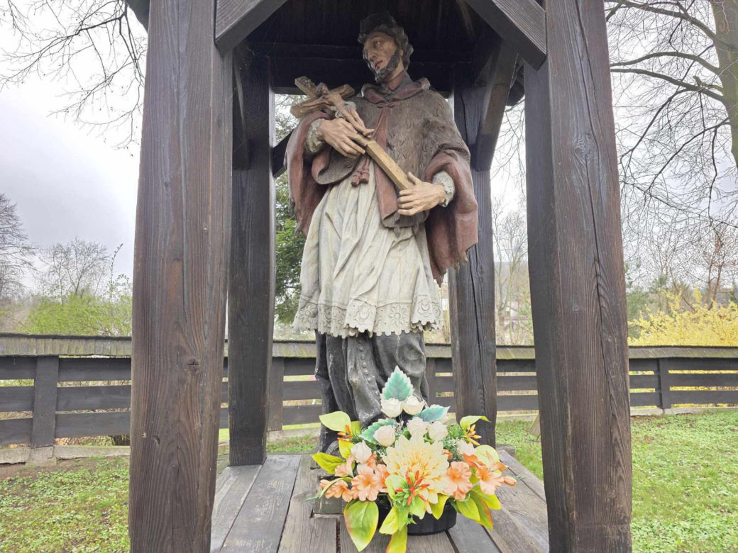 Zabytkowy kościół św. Sebastiana w Kosinie