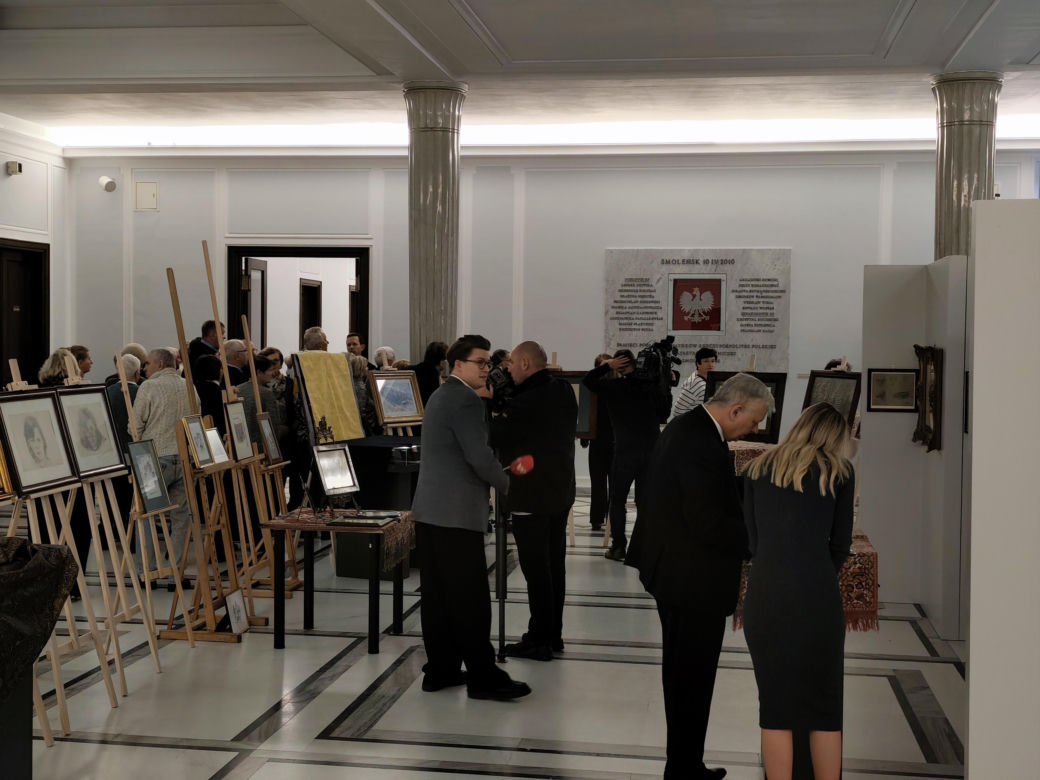 Wystawa obrazów posła Suskiego w sejmie