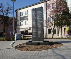 Bełchatów: Stanął pomnik ofiar katastrofy smoleńskiej. Jutro obchodzimy okrągłą rocznicę tej tragedii. 