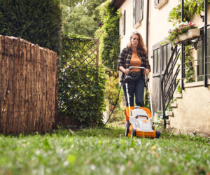 Kosiarka spalinowa, akumulatorowa czy elektryczna – jaki sprzęt najlepiej sprawdzi się w twoim ogrodzie?