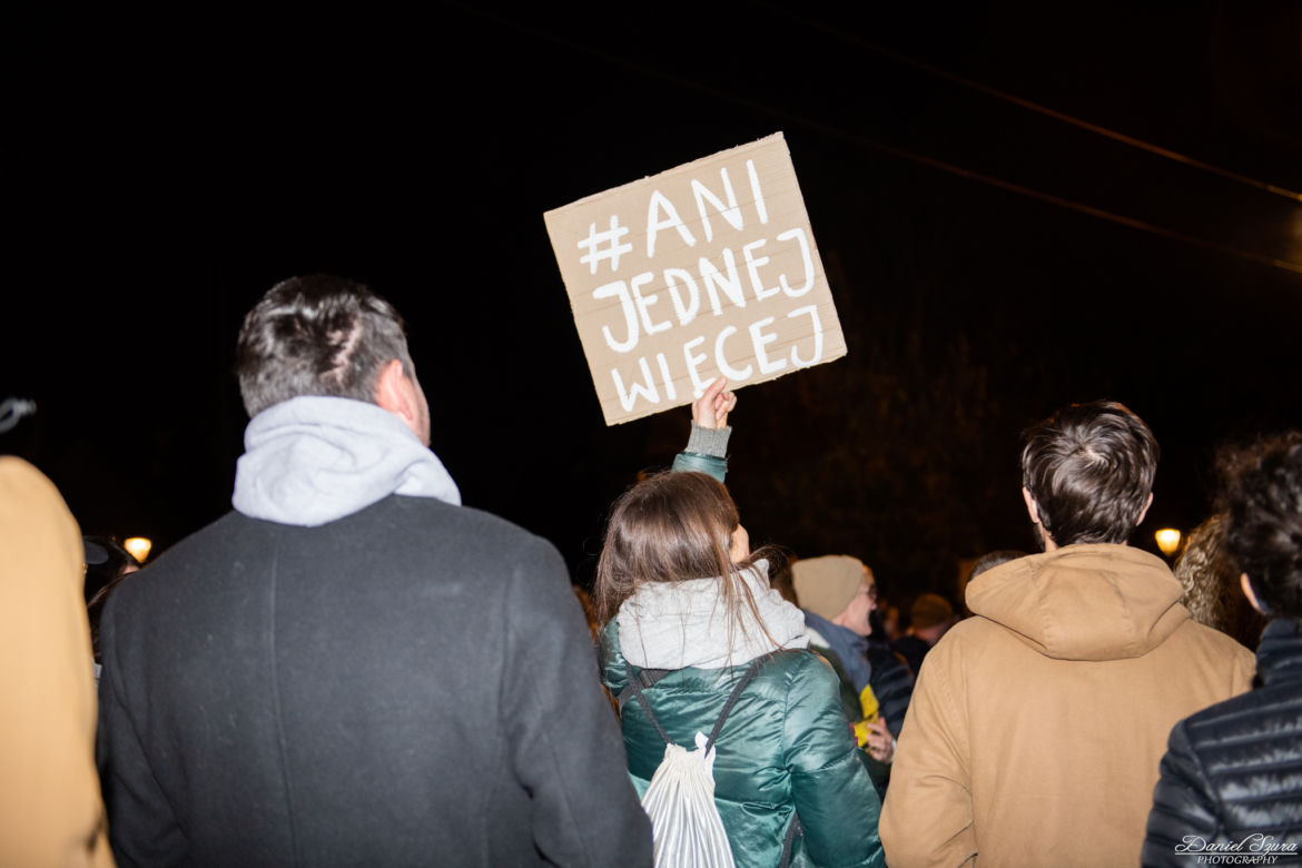 Kraków: "Ani jednej więcej". Protest po śmierci ciężarnej Izabeli z Pszczyny