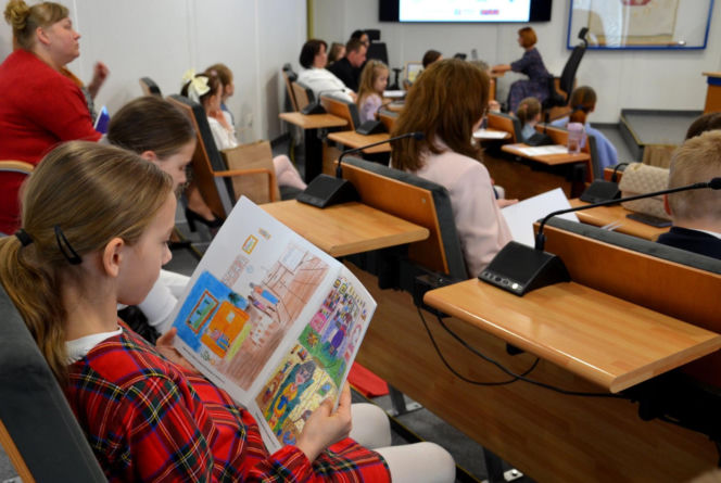 „Plastyczne Oscary” i mosty między pokoleniami. Wielki finał konkursów w ramach kampanii „Widzę – rozmawiam – reaguję” w Siedlcach