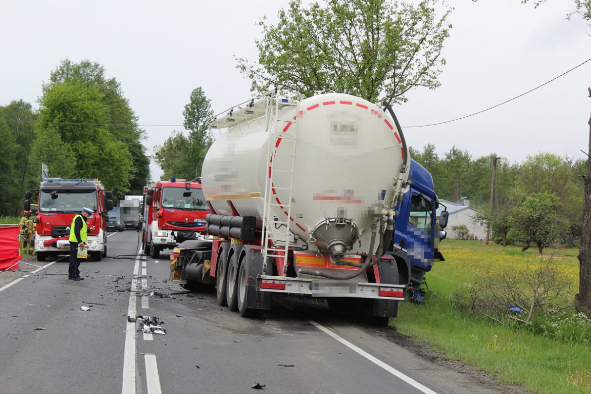 Koszmar na drodze pod Włocławkiem. Cysterna zmiażdżyła osobówkę