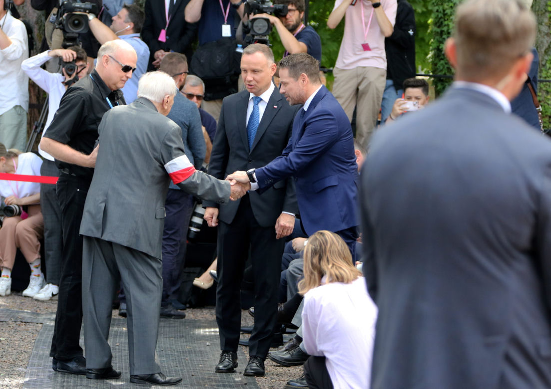 TYT Prezydenci Duda i Trzaskowski mówią o jedności. Na oczach powstańców warszawskich