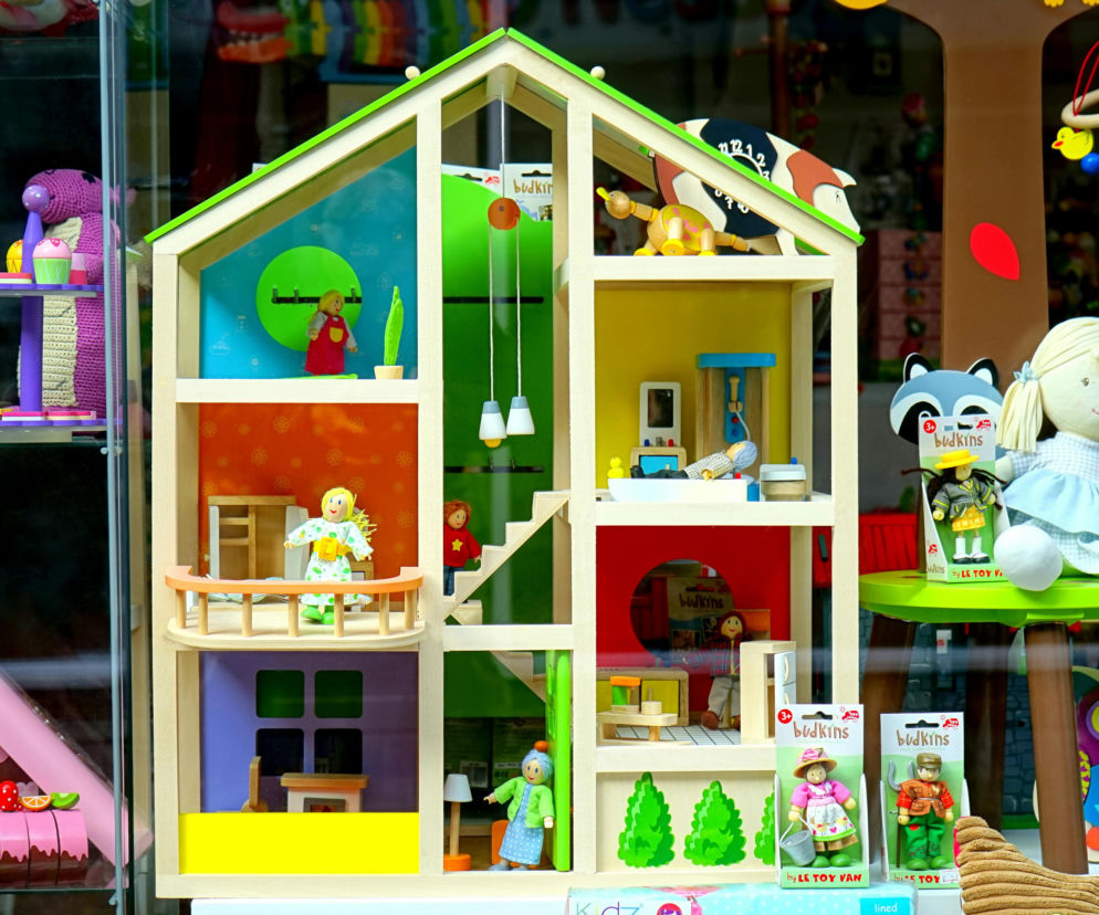 Zabawki kiedyś uczyły dzieci życia. Piwnica pod Fortuną w Lublinie odsłania ich sekrety