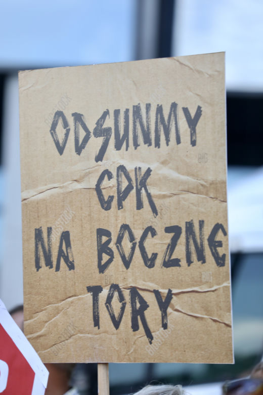 Rolnicy w stolicy przeciwko CPK. Protest przy dworcu zachodnim przed siedzibą spółki