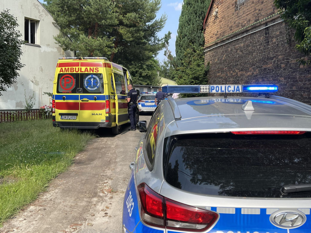 Kłótnia kochanków zakończyła się wbitym nożem w ciele kobiety. Krwawa awantura we Włochach