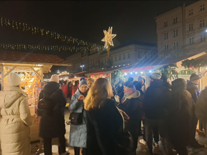 Jarmark Bożonarodzeniowy na Rynku Głównym w Krakowie 2025. Oferta wystawców