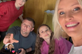 M jak miłość po wakacjach. Dorota (Iwona Rejzner), Bartek (Arkadiusz Smoleński), Franek (Jarosław Śmigielski), Hania (Wiktoria Basik) na planie