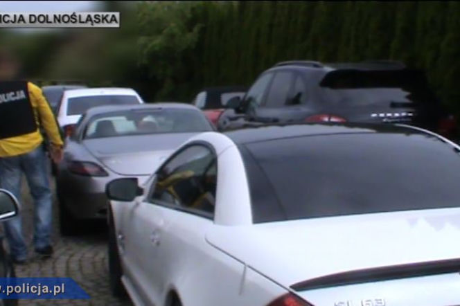 Policja odzyskała skradzione luksusowe samochody