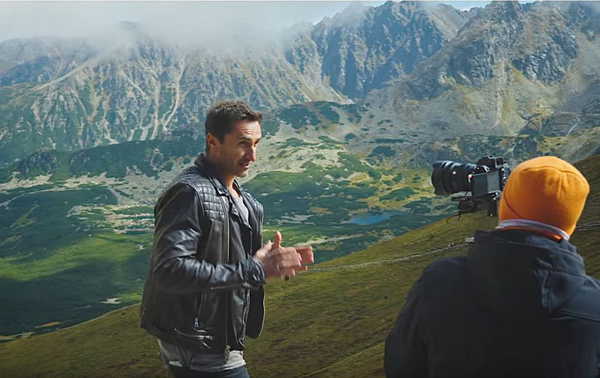Sebastian Karpiel-Bułecka Piosenkarz gospodarzem programu "Magiczne Podhale"