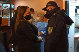 Jako pierwsi na Śląsku otworzyli restaurację podczas lockdownu. Codziennie mieli naloty policji. Sąd uznał, że obostrzenia były NIELEGALNE