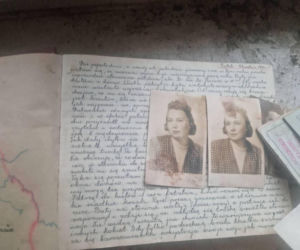 Pod podłogą mieszkania na Saskiej Kępie znajdowała się skytka z dokumentami i prywatnymi rzeczami z czasów okupacji