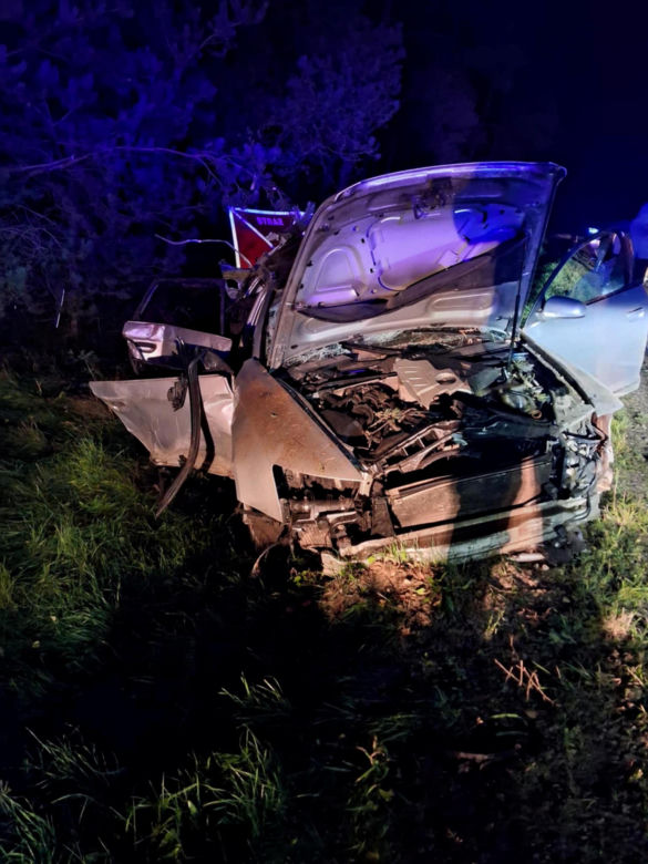 Tragiczny wypadek pod Ostrowią Mazowiecką. Audi huknęło w przepust, z auta wypadli dwaj mężczyźni