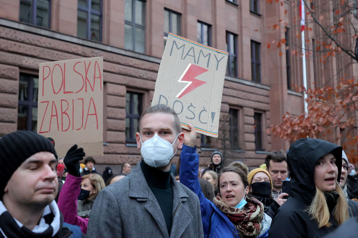 Marsze w całej Polsce! Kobiety żądają legalnej aborcji. „To nie jest koniec walki”