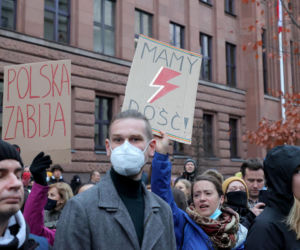 Marsze w całej Polsce! Kobiety żądają legalnej aborcji. „To nie jest koniec walki”