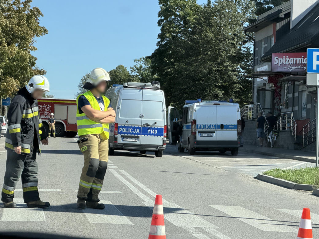Jastrzębia. 2-letnie dziecko wpadło pod samochód