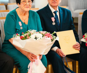 Złoty Gody par małżeńskich w Siedlcach - wręczenie pamiątkowych medali