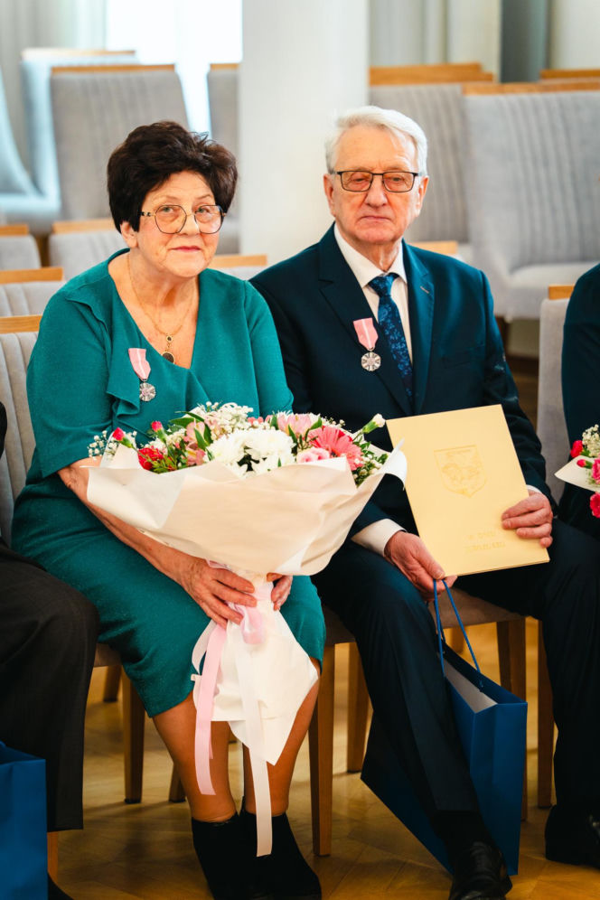 Złoty Gody par małżeńskich w Siedlcach - wręczenie pamiątkowych medali