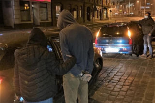Nie uwierzysz, gdzie schował narkotyki. Policjanci z Wrocławia musieli solidnie pogrzebać